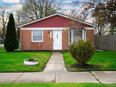 23817 Bredow Avenue, Brownstown Twp, MI 48174