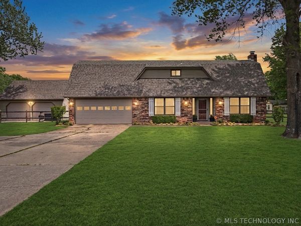 9121 N 145th East Avenue , Owasso, OK 74055