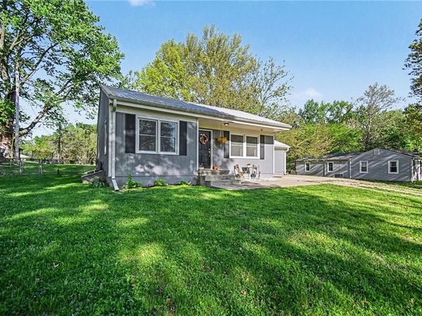 1209 N 8th Street, Lansing, KS 66043