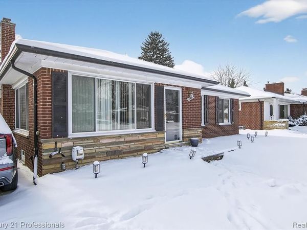 16786 Sprenger Avenue, Eastpointe, MI 48021