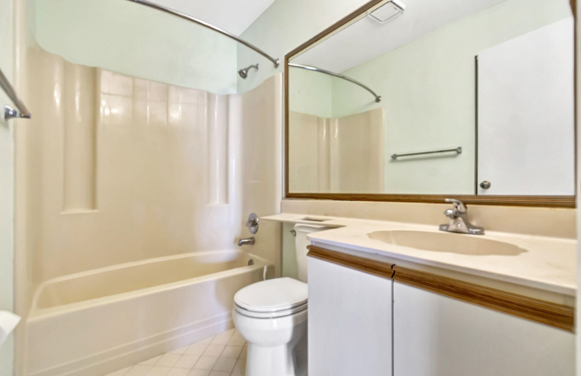 351 Club Circle, Unit 207, Boca Raton, FL 33487 Photo