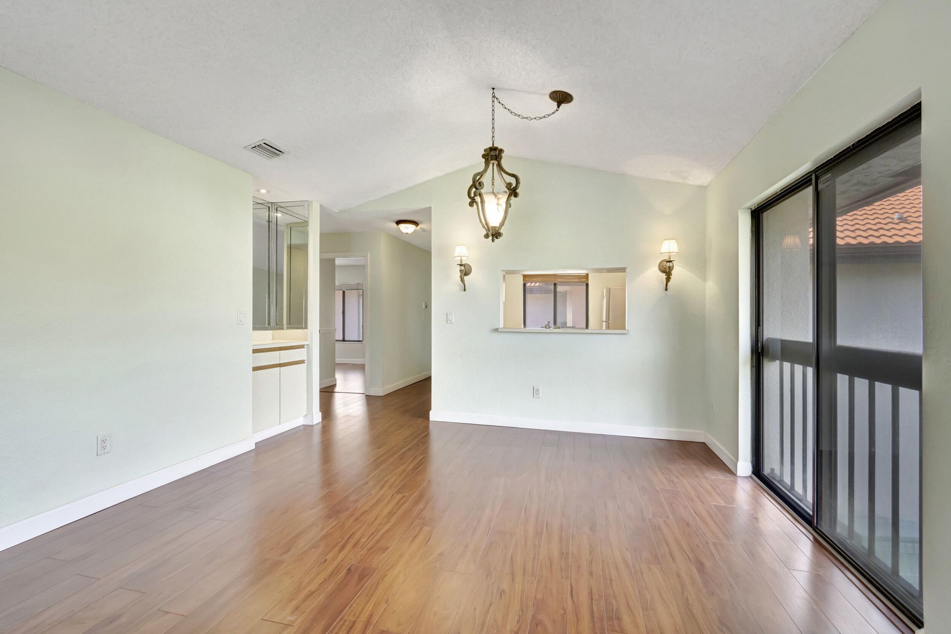 351 Club Circle, Unit 207, Boca Raton, FL 33487 Photo