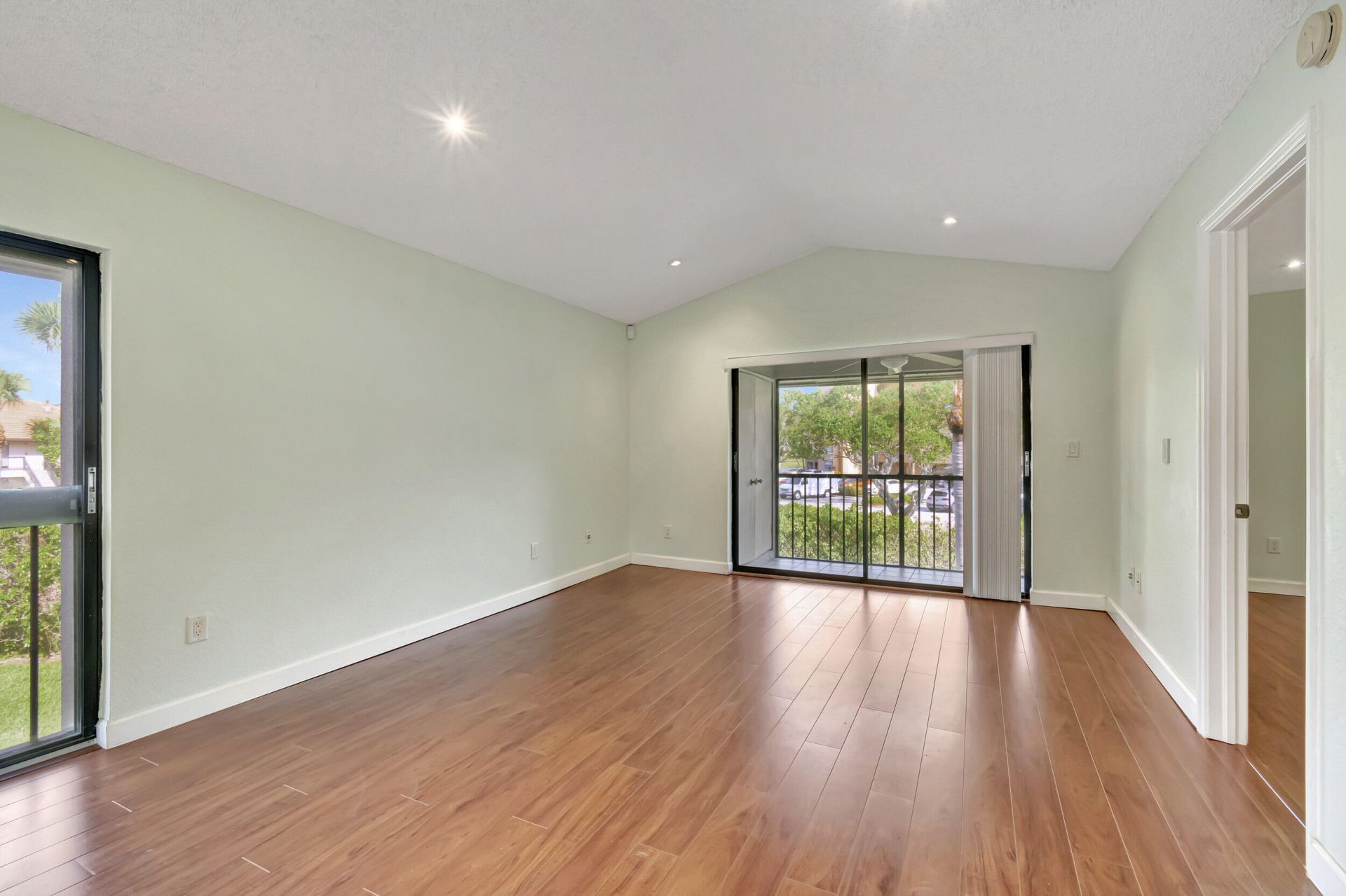 351 Club Circle, Unit 207, Boca Raton, FL 33487 Photo