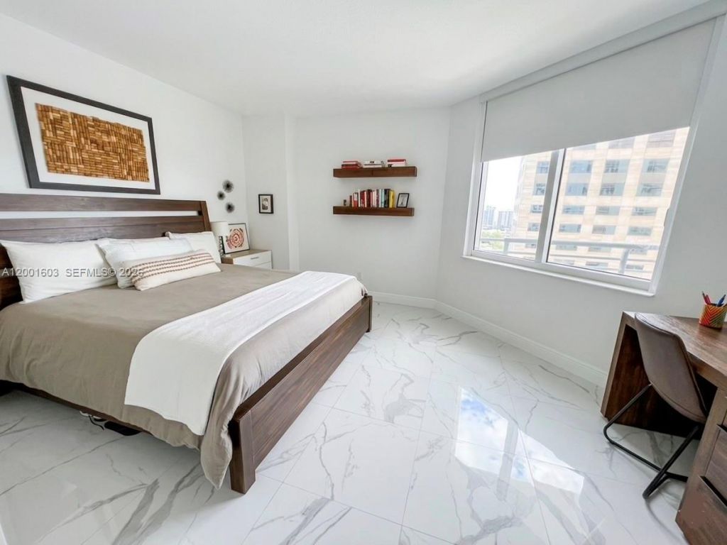 335 S Biscayne Blvd , Unit 3300, Miami, FL 33131 Photo