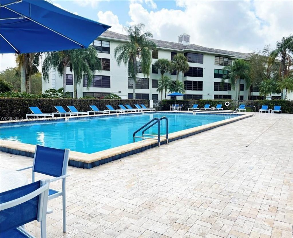 1701 Whitehall Dr, Unit 403, Davie, FL 33324 Photo