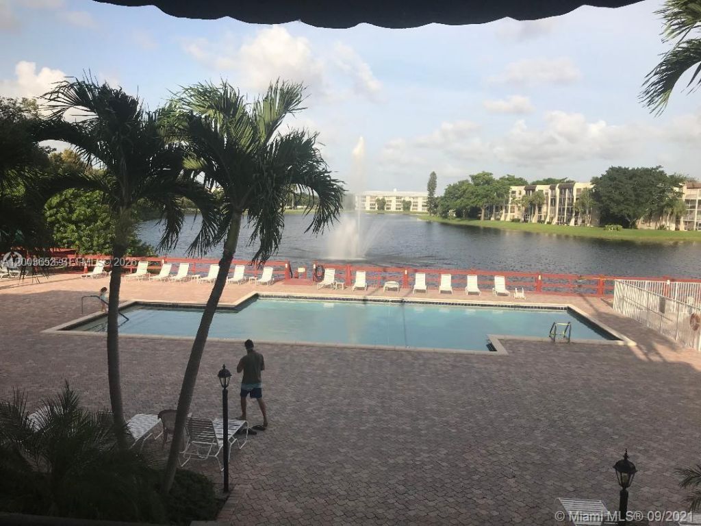 1701 Whitehall Dr, Unit 403, Davie, FL 33324 Photo
