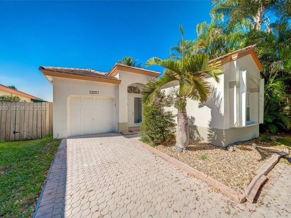 2924 NW 99th Pl , Doral, FL 33172