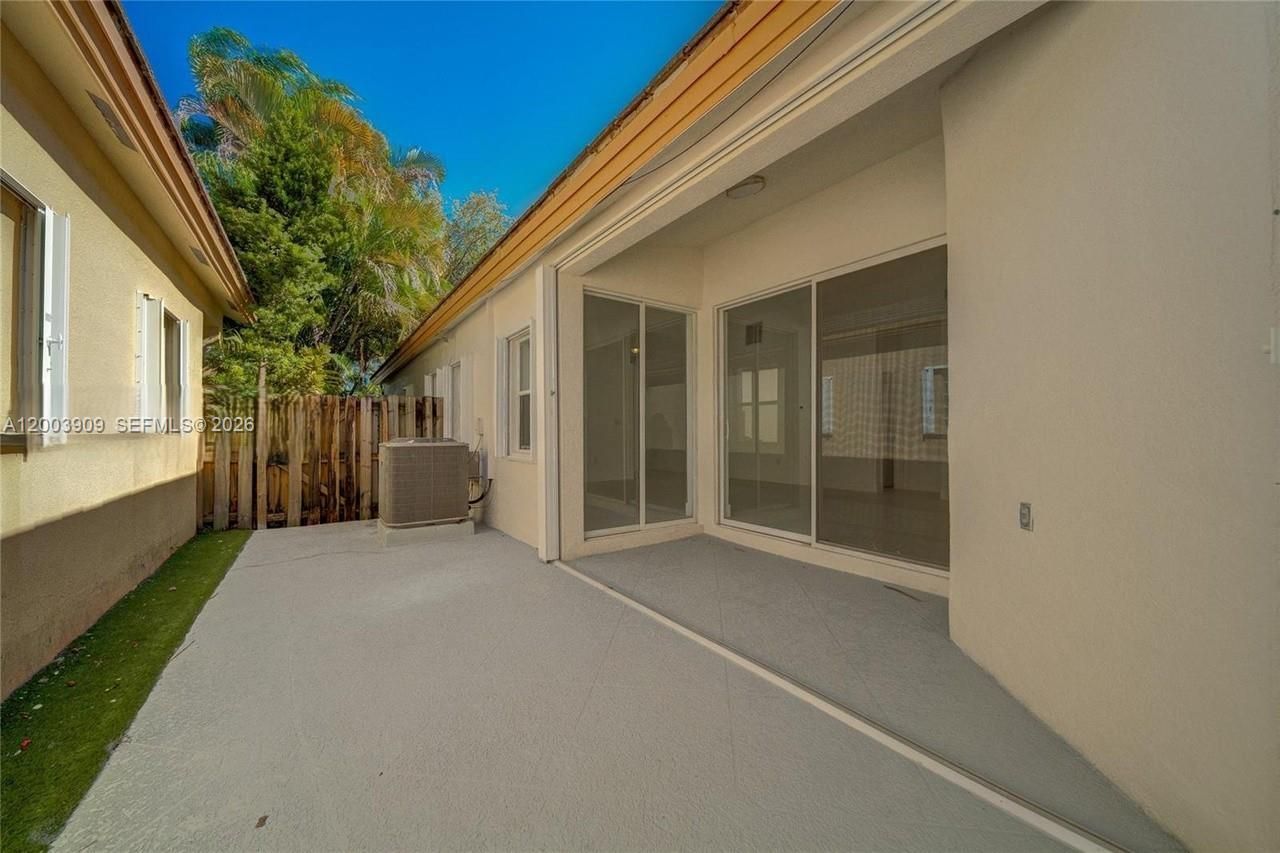 2924 NW 99th Pl , Doral, FL 33172 Photo