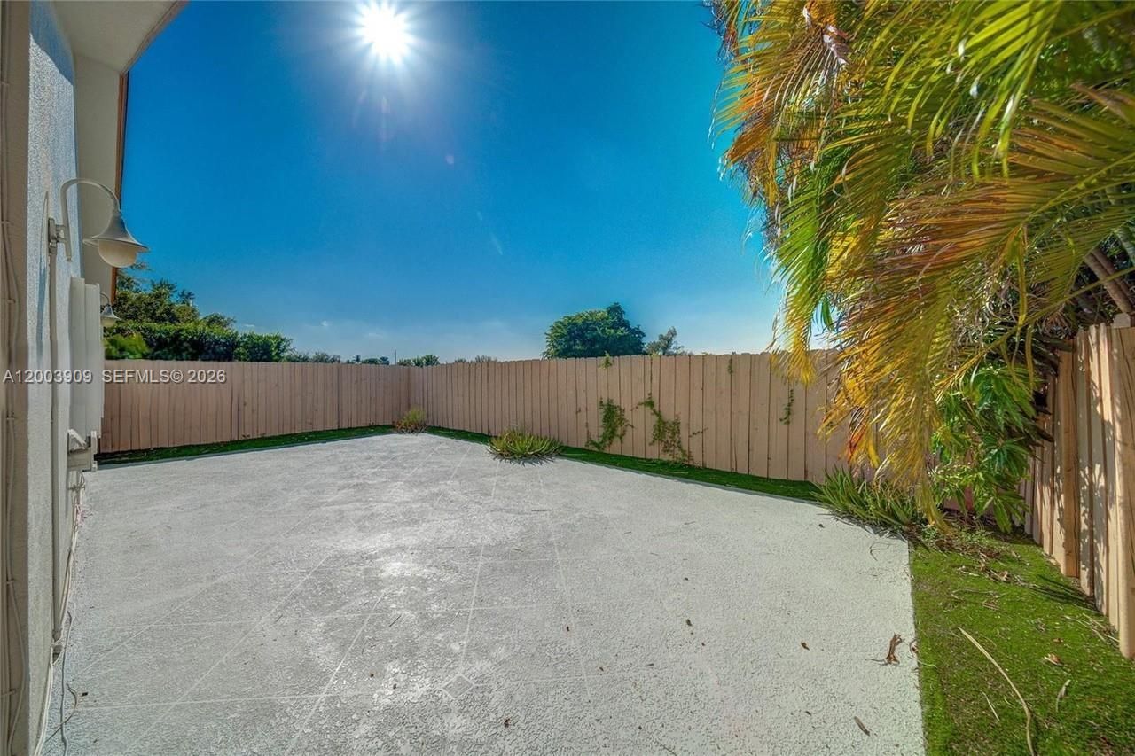 2924 NW 99th Pl , Doral, FL 33172 Photo