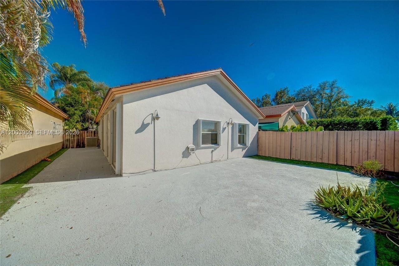 2924 NW 99th Pl , Doral, FL 33172 Photo