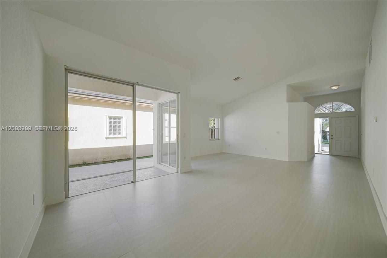 2924 NW 99th Pl , Doral, FL 33172 Photo