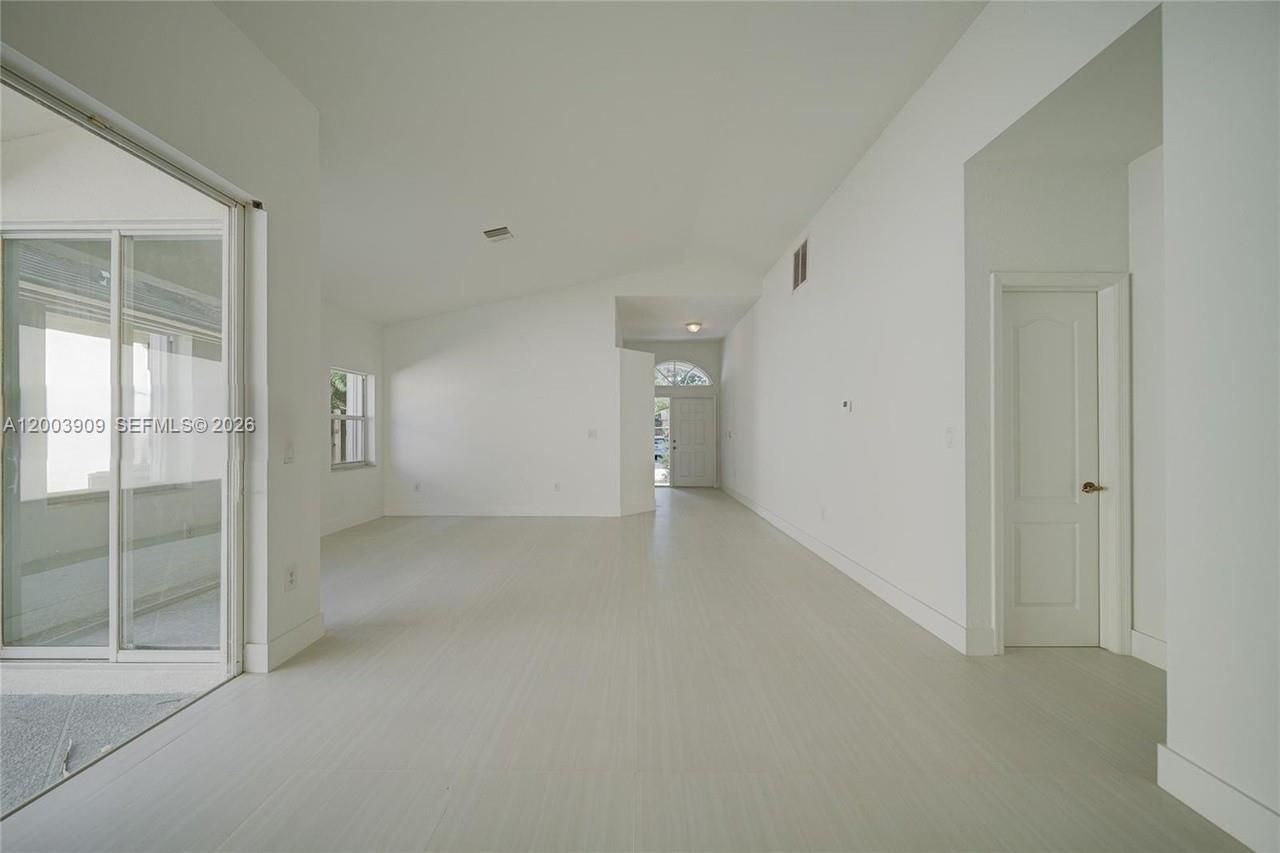 2924 NW 99th Pl , Doral, FL 33172 Photo