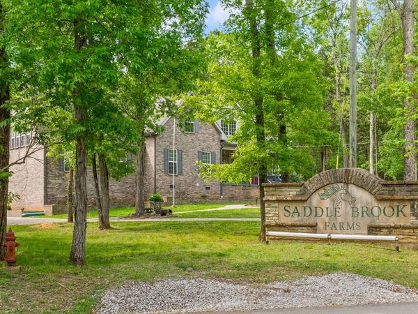 5398 Woods Edge Dr , Lebanon, TN 37090