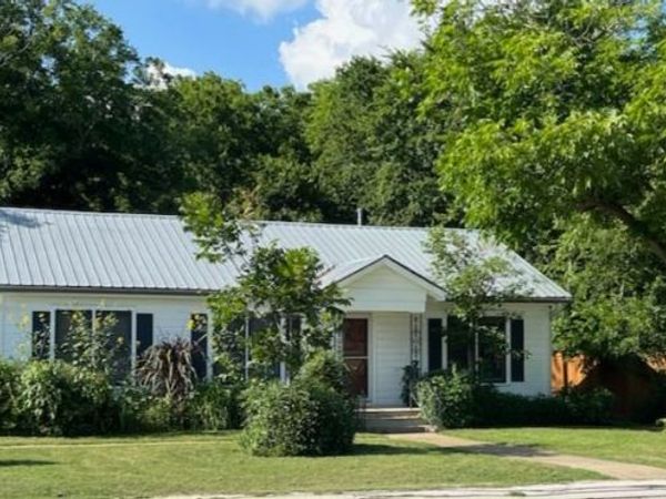 1106 Austin ST, Bastrop, TX 78602