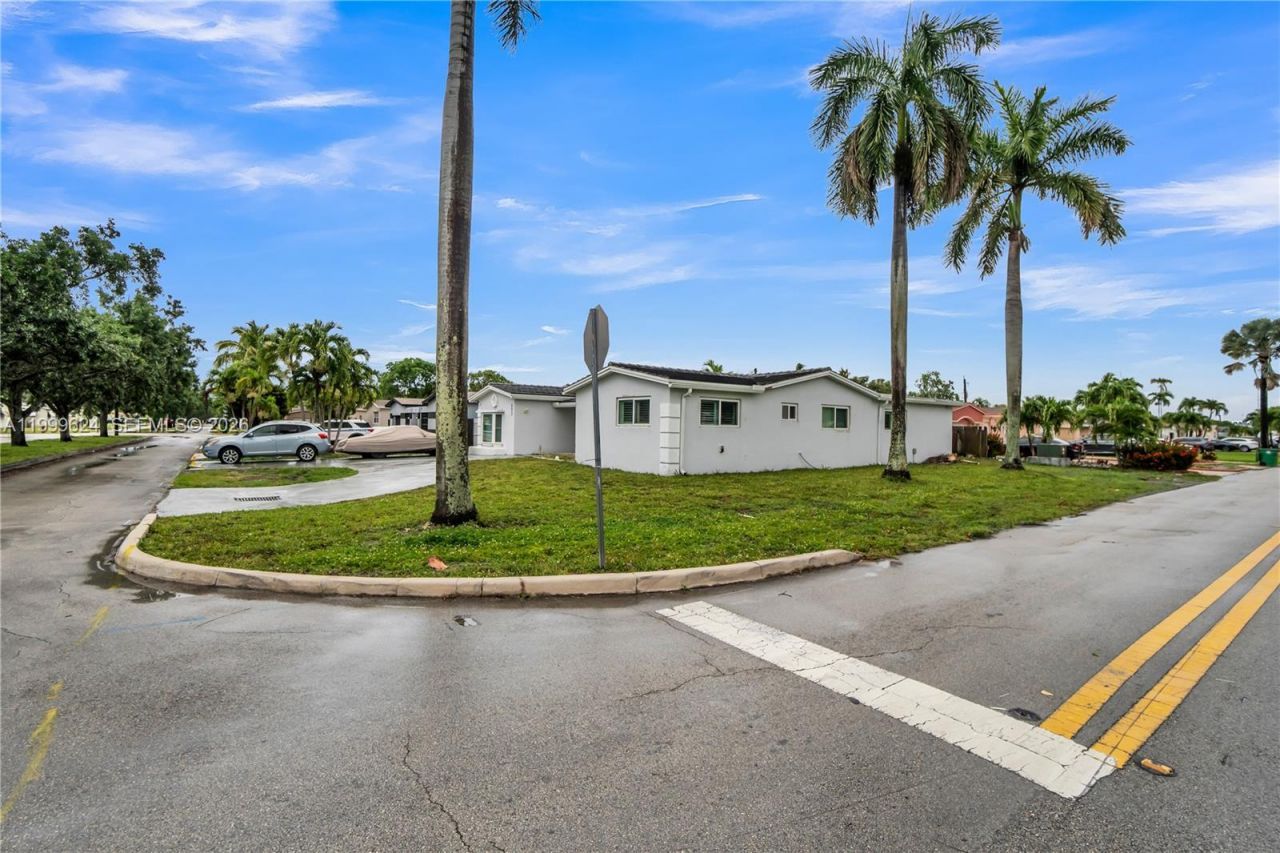 3617 Bahama Dr, Miramar, FL 33023 Photo