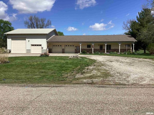 535 W FULTON Street, Farmington, IL 61531