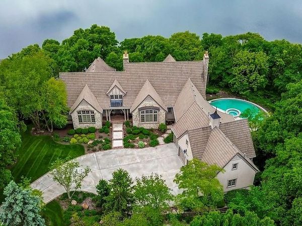 10462 S Oakcrest Lane, Olathe, KS 66061