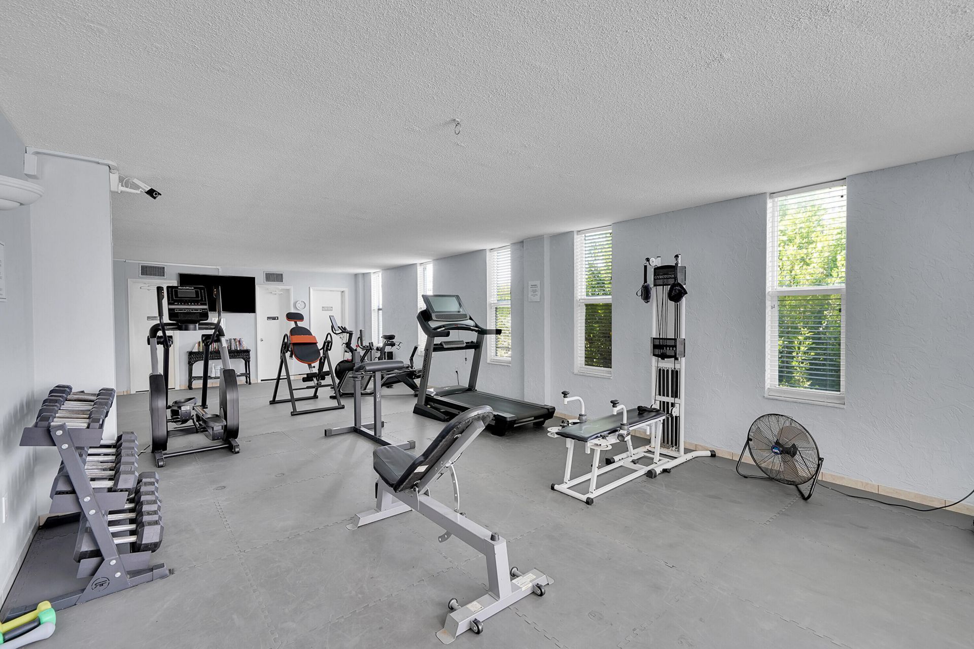 801 S Ocean Drive, Unit 404, Hollywood, FL 33019 Photo