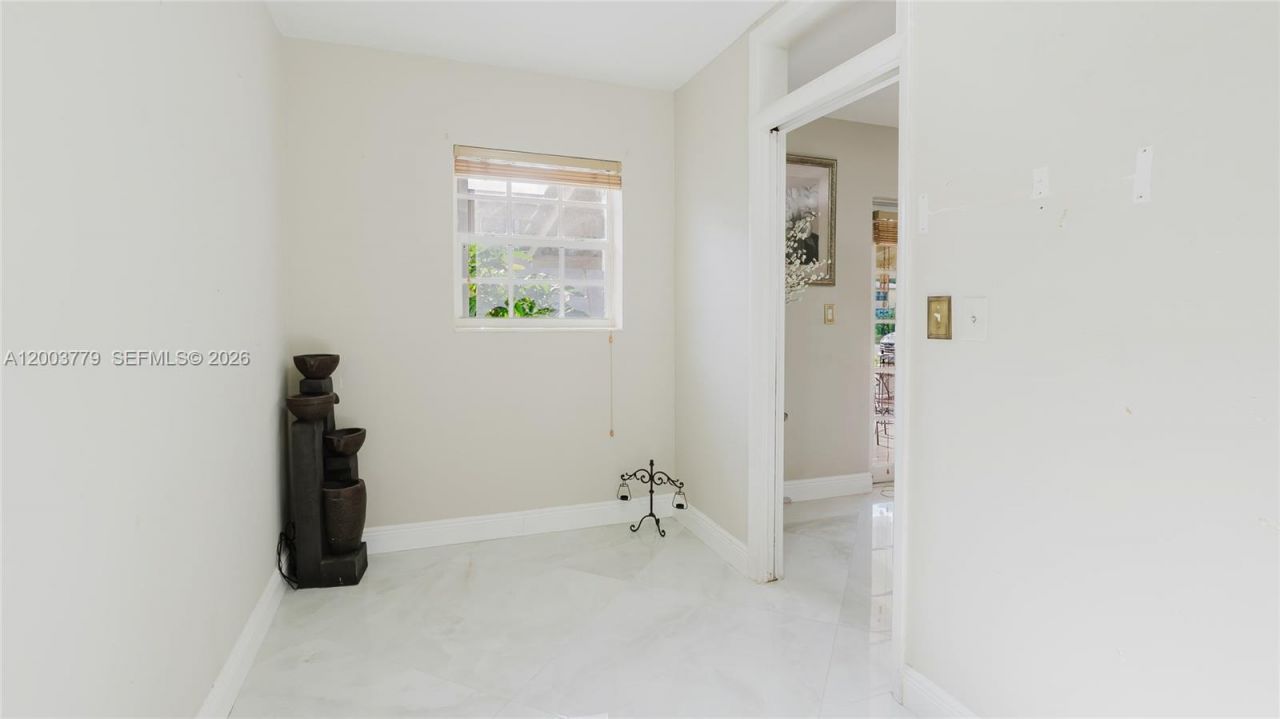 1300 NE 204th St, Miami, FL 33179 Photo