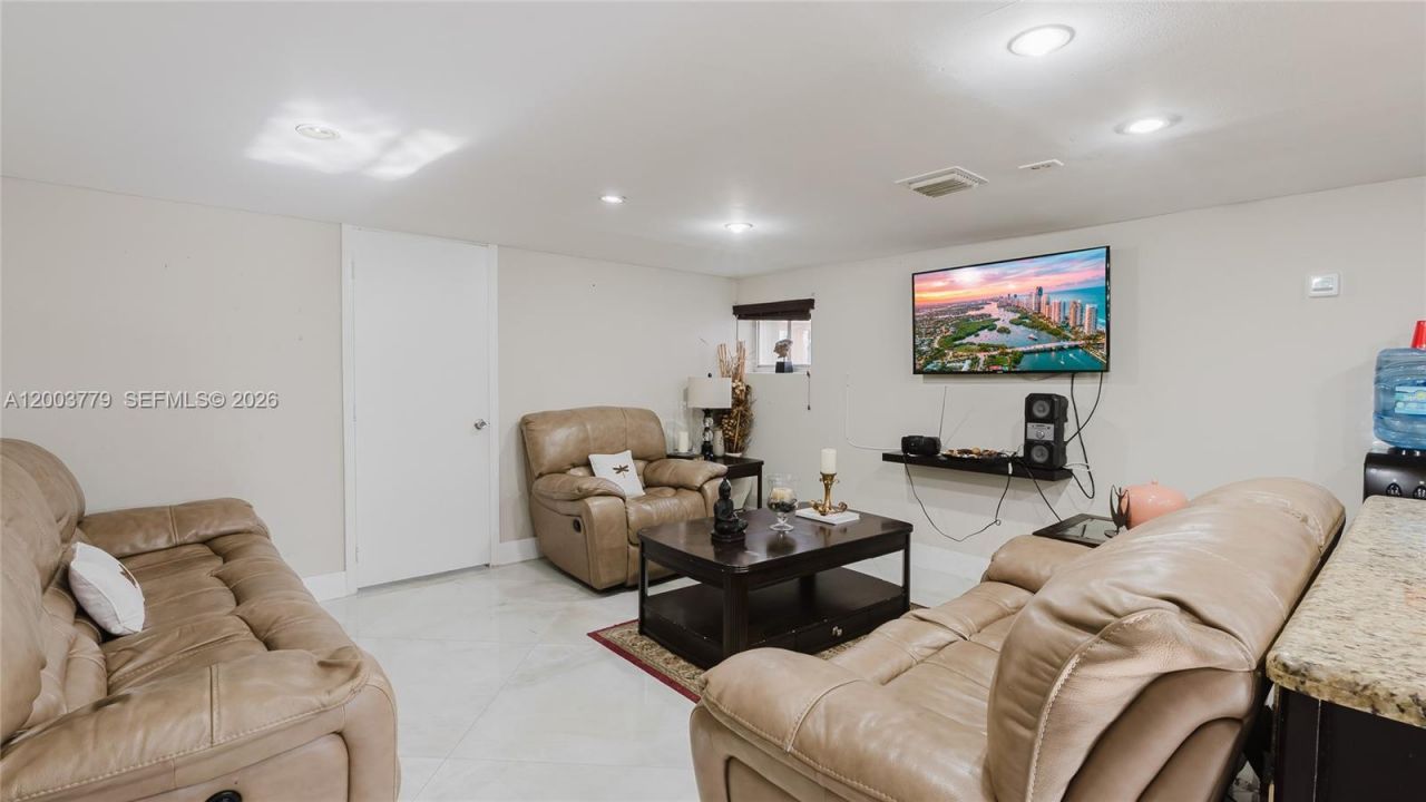 1300 NE 204th St, Miami, FL 33179 Photo