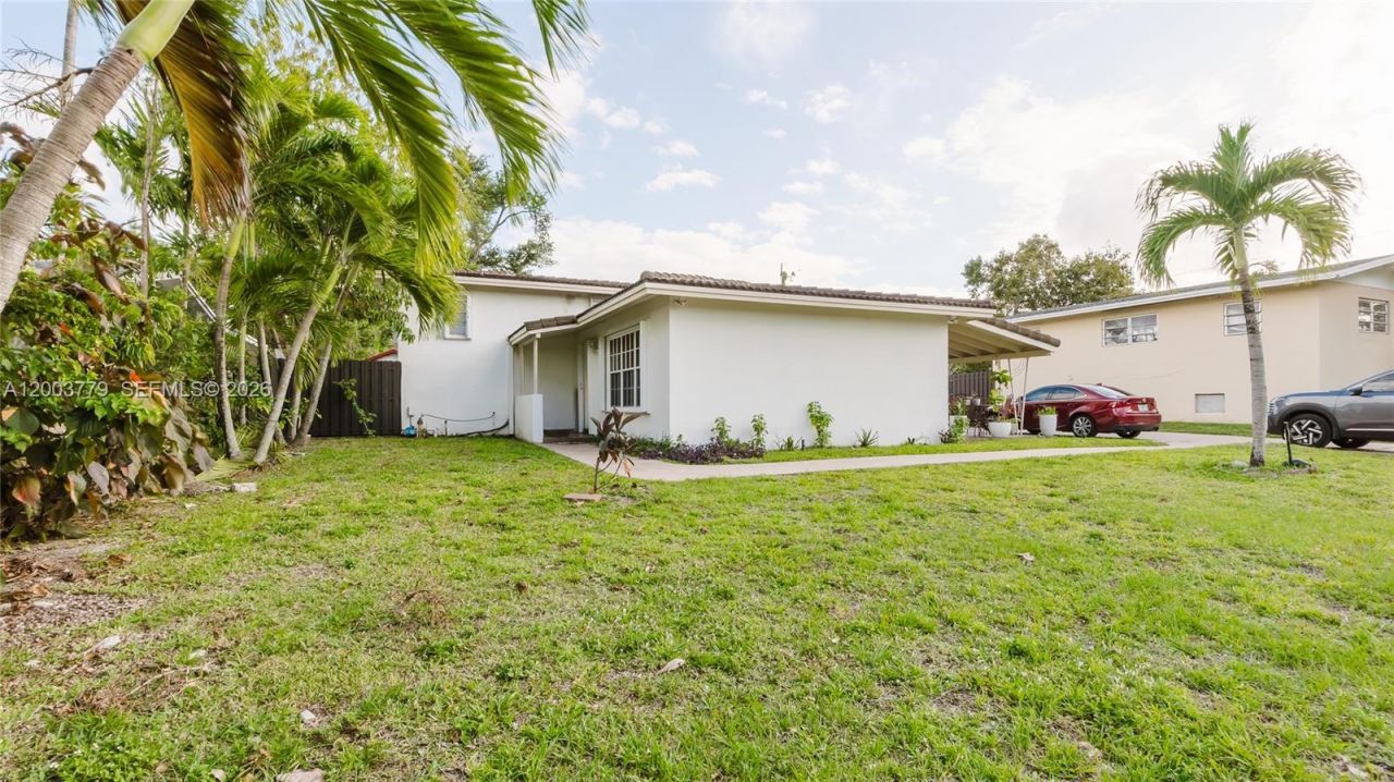 1300 NE 204th St, Miami, FL 33179 Photo