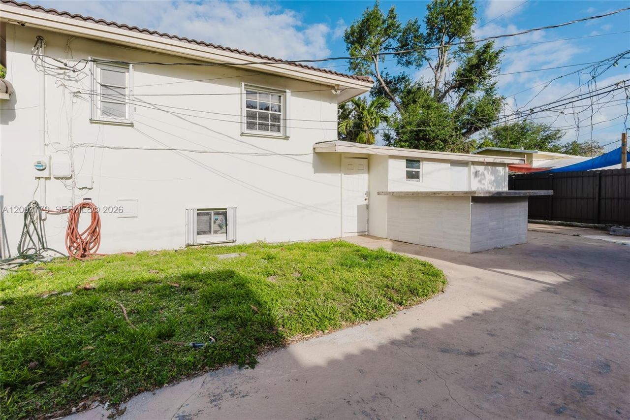 1300 NE 204th St, Miami, FL 33179 Photo