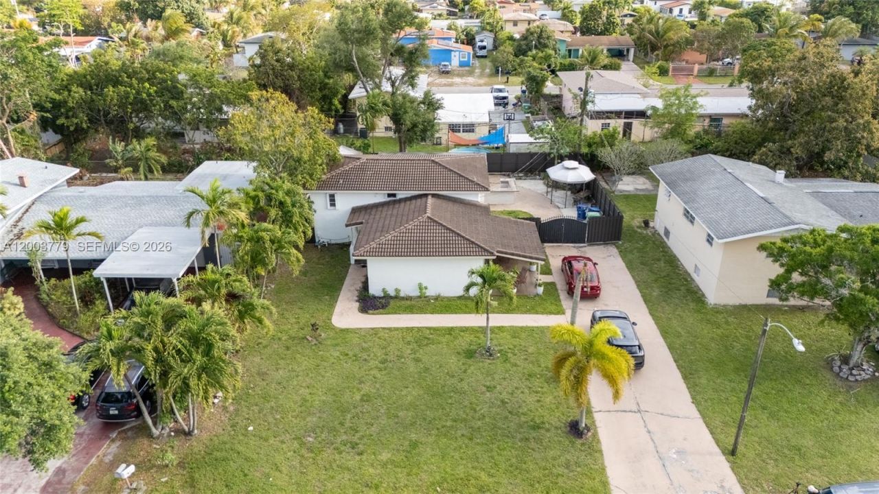 1300 NE 204th St, Miami, FL 33179 Photo