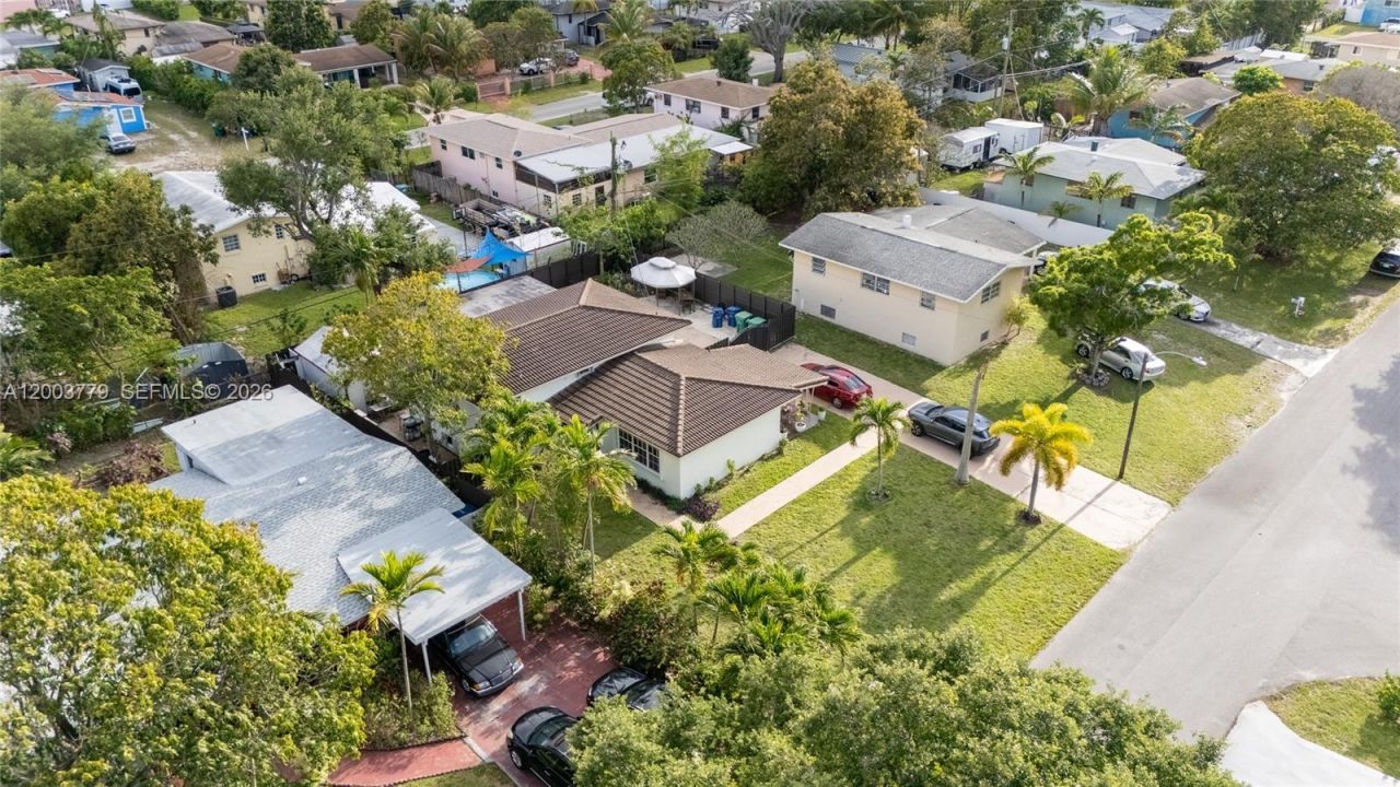 1300 NE 204th St, Miami, FL 33179 Photo