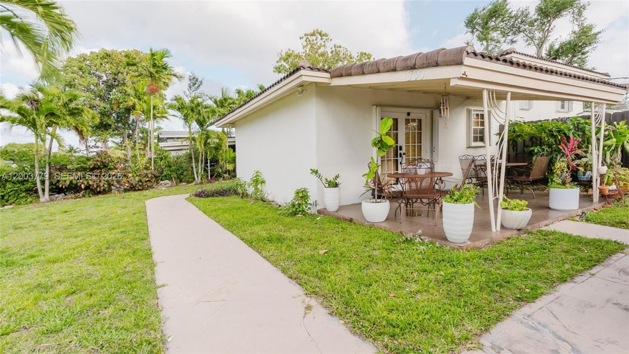 1300 NE 204th St, Miami, FL 33179 Photo