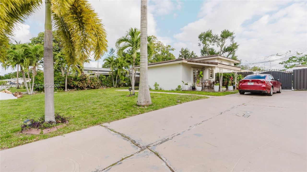 1300 NE 204th St, Miami, FL 33179 Photo