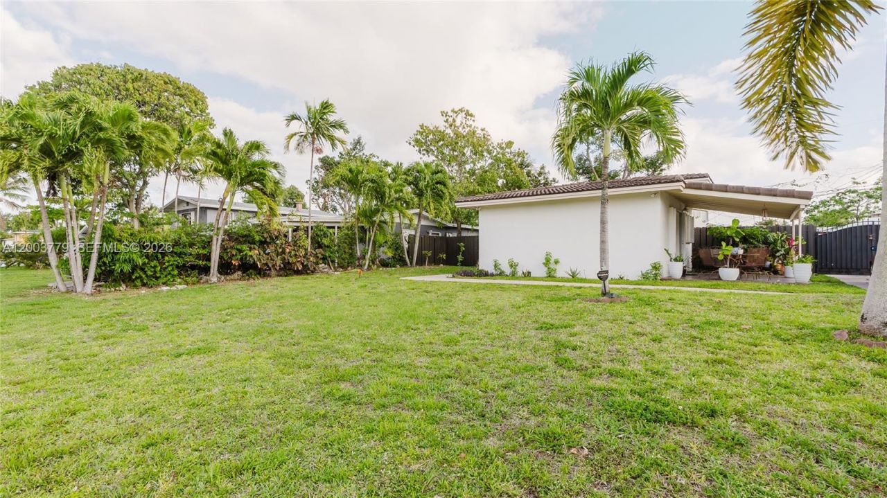 1300 NE 204th St, Miami, FL 33179 Photo