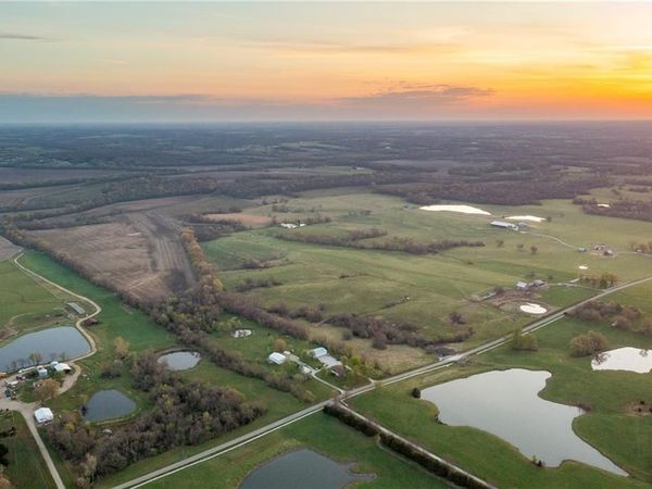 221 200th Road, Warrensburg, MO 64093