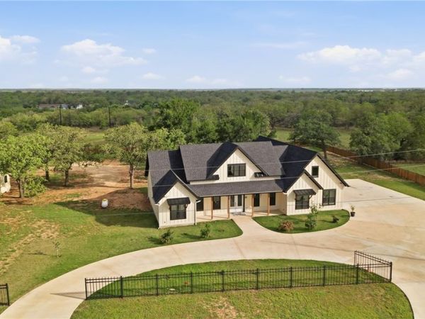 1 Post Oak Street, Gonzales, TX 78629