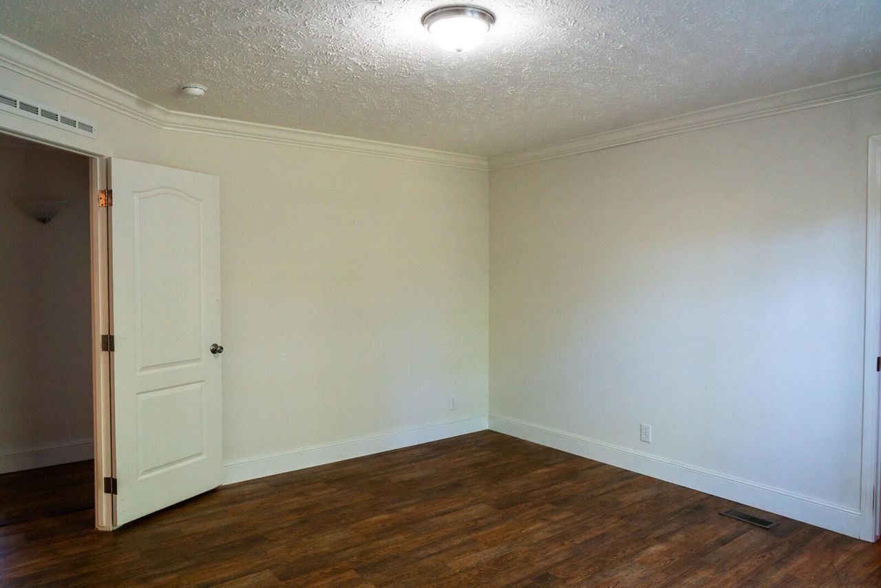 4892 State Road Photo 23