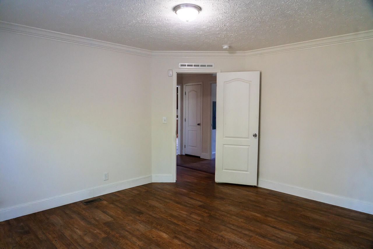 4892 State Road Photo 24