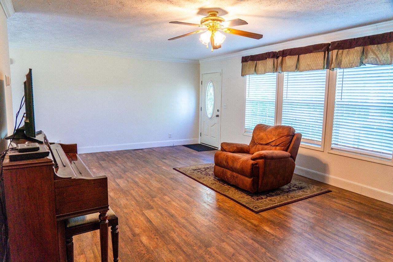 4892 State Road Photo 8