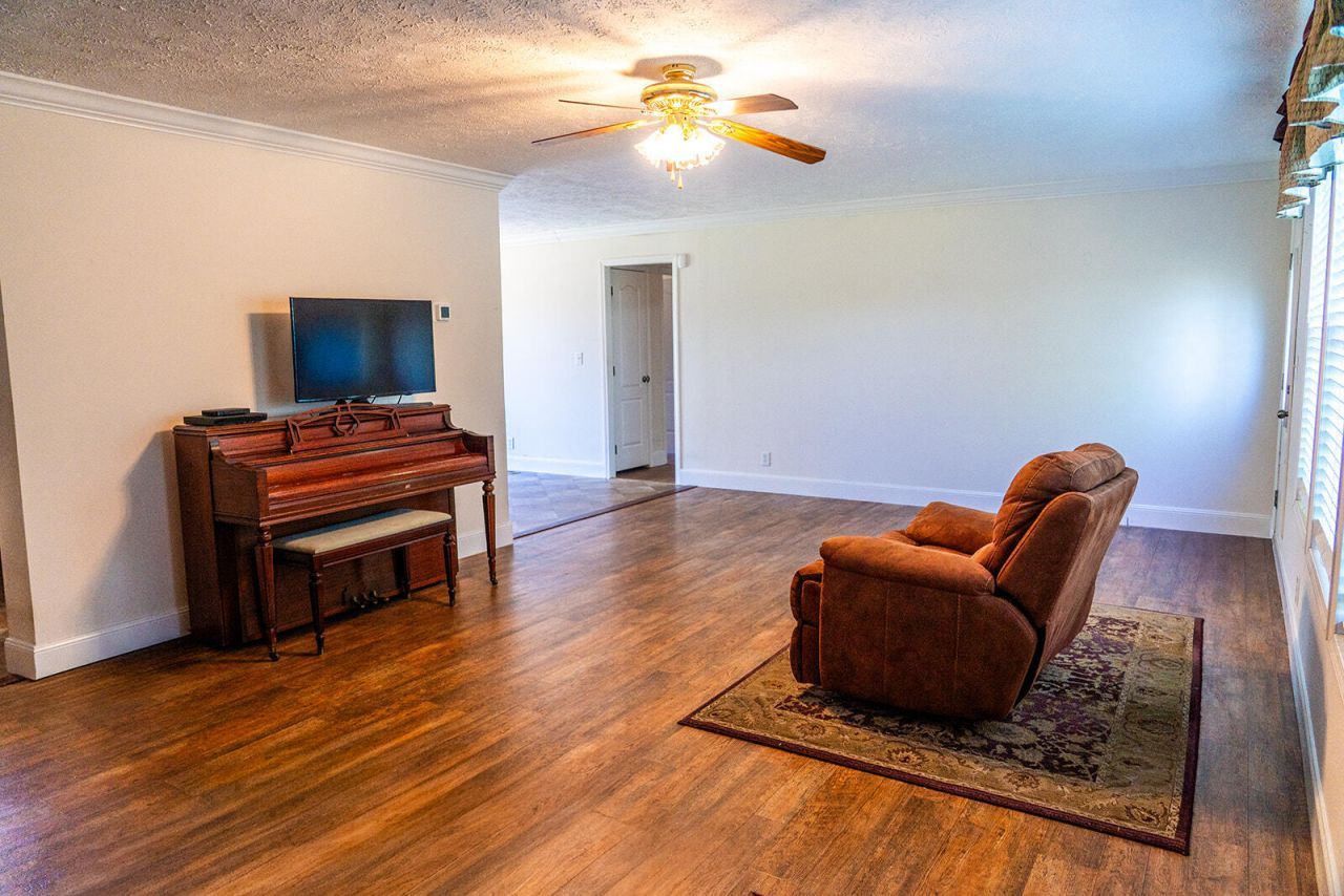 4892 State Road Photo 9