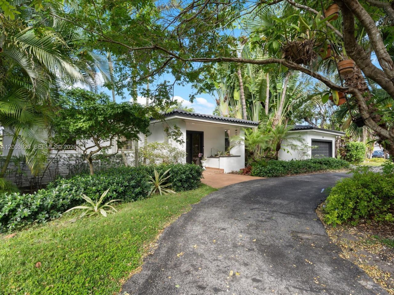 5000 Riviera Dr, Coral Gables, FL 33146 Photo