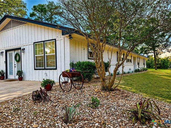 890 E Highway 21, Bastrop, TX 78602