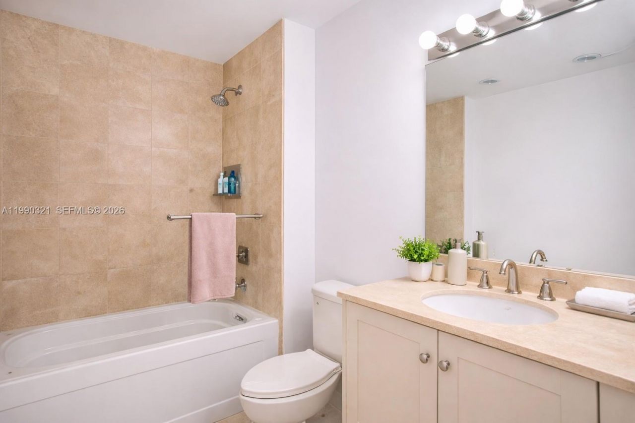 3232 Coral , Unit 605, Miami, FL 33145 Photo