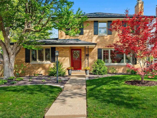 301 W HOLLYRIDGE Circle, Peoria, IL 61614