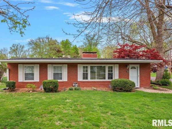 303 W LINCOLN Avenue, Petersburg, IL 62675