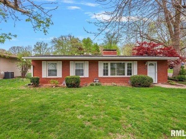 303 W LINCOLN Avenue, Petersburg, IL 62675