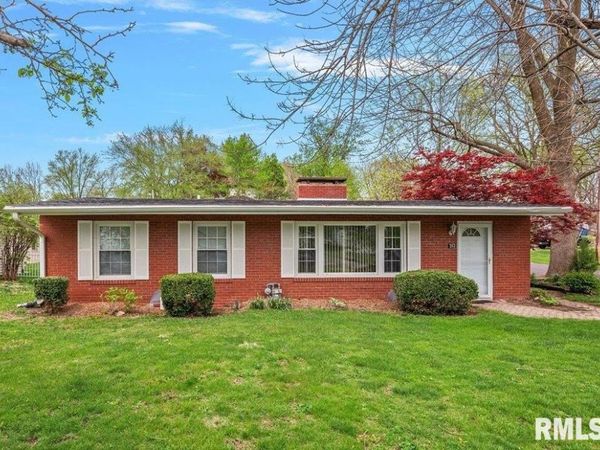 303 W LINCOLN Avenue, Petersburg, IL 62675