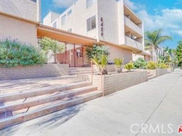5429 Newcastle Avenue, Unit 210, Encino, CA 91316