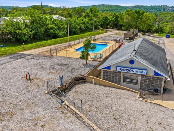 3330 West Harvey Lane , Branson, MO 65616