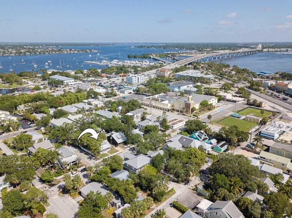 420 SW California Avenue, Stuart, FL 34994 Photo