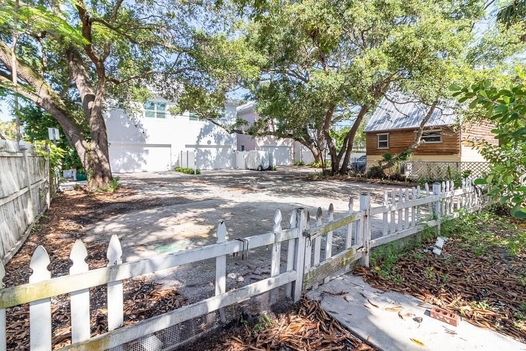 420 SW California Avenue, Stuart, FL 34994 Photo