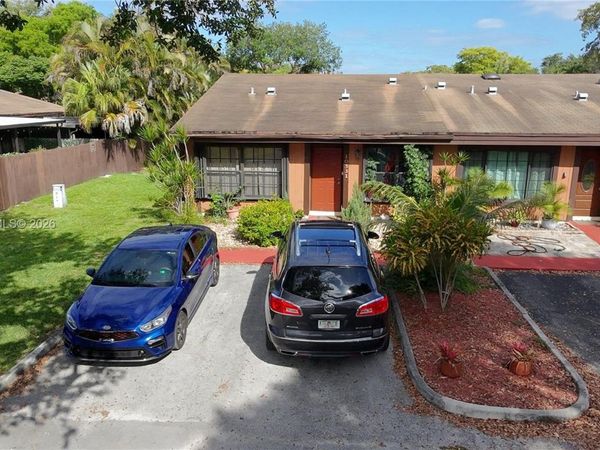 10331 Holly Ct , Pembroke Pines, FL 33026