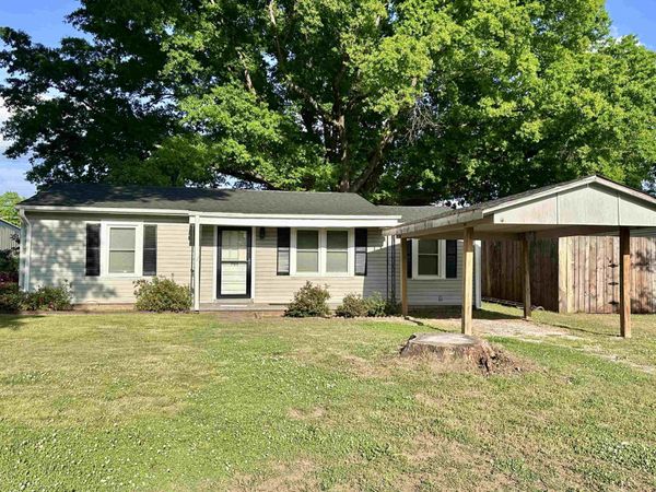 904 Irene St, Tuscumbia, AL 35674